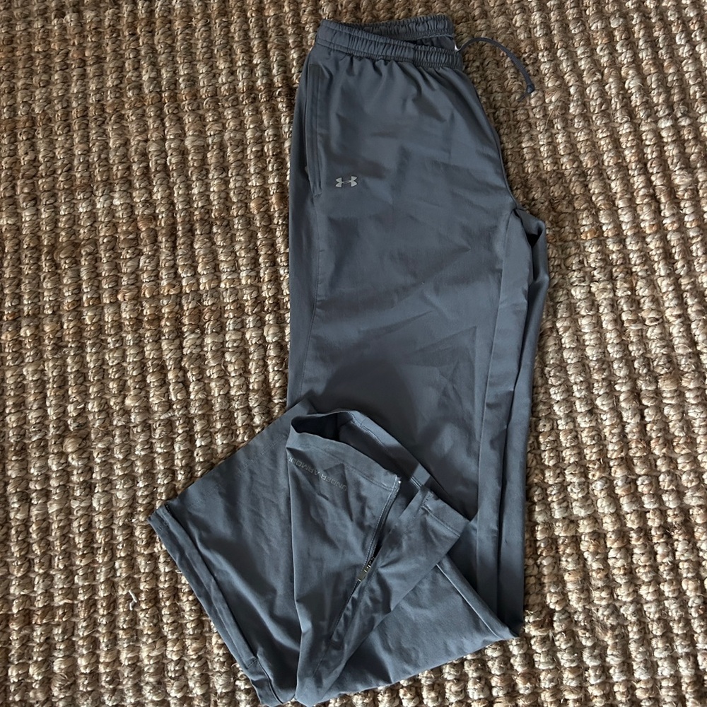 Under Armour WOMEN’s small Charcoal Joggers